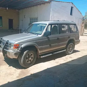 Mitsubishi Montero 1997