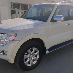 Mitsubishi Pajero 2016