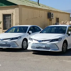 Toyota Camry 2021