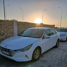 Hyundai Elantra 2022