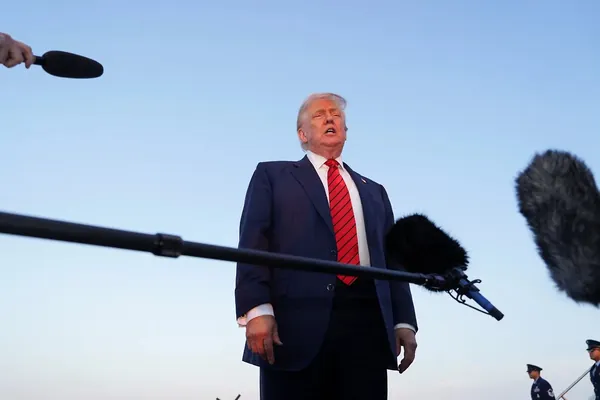 Трамп объявил о планах довести пошлины на фармацевтику до 250%