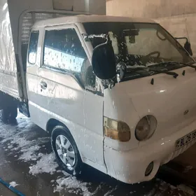 Hyundai H-1 2000