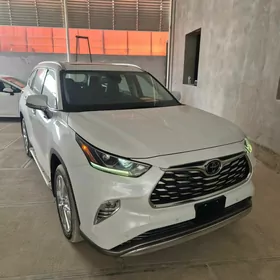 Toyota Highlander 2021