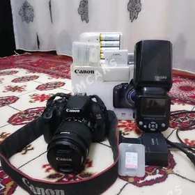 Canon EOS 700D