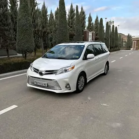 Toyota Sienna 2019