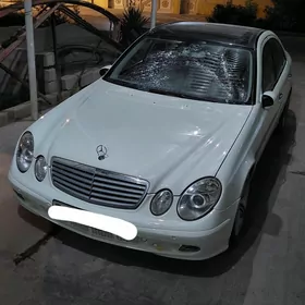 Mercedes-Benz E320 2005
