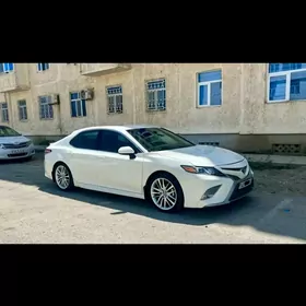 Toyota Camry 2018