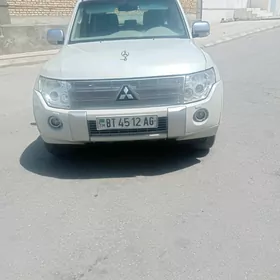 Mitsubishi Pajero 2010
