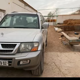 Mitsubishi Pajero 2001