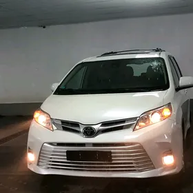 Toyota Sienna 2018