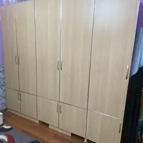 şkaf stenka