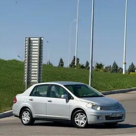 Nissan Tiida 2010