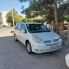 Toyota Sienna 2004