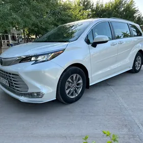 Toyota Sienna 2022