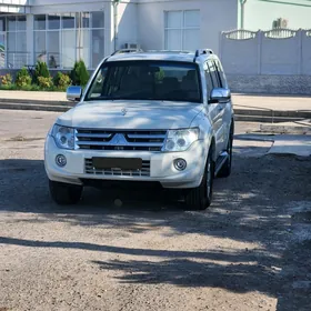 Mitsubishi Pajero 2012