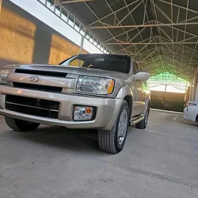Infiniti QX4 2002