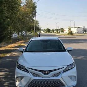 Toyota Camry 2020