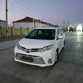 Toyota Sienna 2018