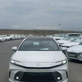 Toyota Camry 2025