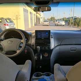 Toyota Sienna 2008