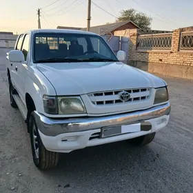 Toyota Hilux 2002