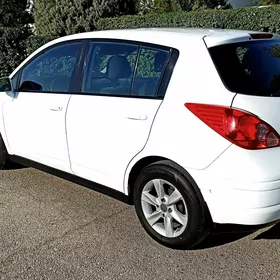 Nissan Versa 2012