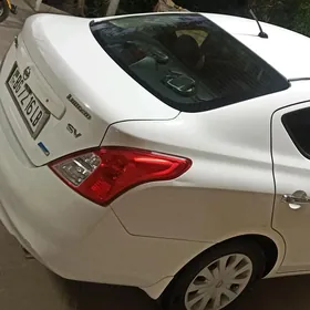 Nissan Versa 2012