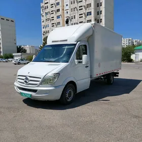 Mercedes-Benz Sprinter 2011