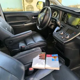Toyota Sienna 2019
