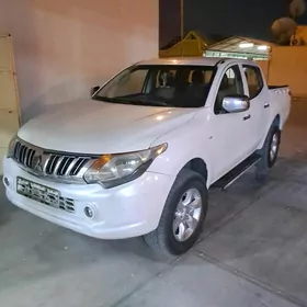 Mitsubishi L200 2015