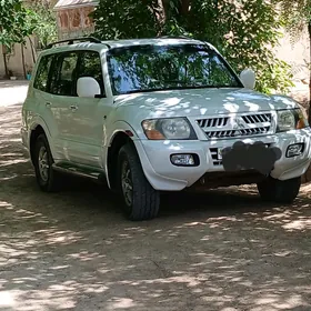 Mitsubishi Montero 2002