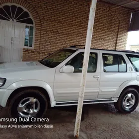 Infiniti QX4 1999