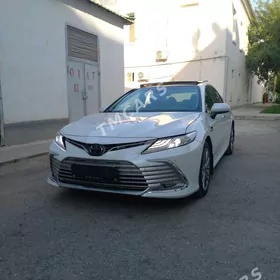 Toyota Camry 2021