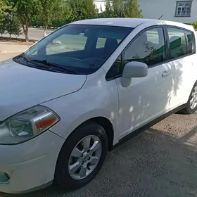 Nissan Versa 2012
