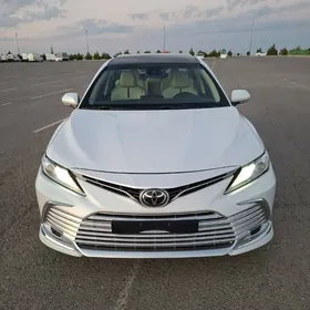 Toyota Camry 2021