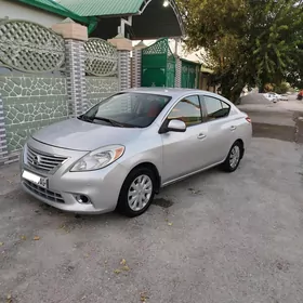 Nissan Versa 2012