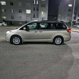 Toyota Sienna 2016