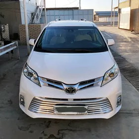 Toyota Sienna 2019