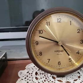 посуда разная часы старинные