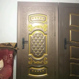Daşgy demir gapy bar