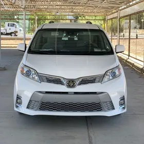 Toyota Sienna 2020