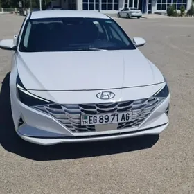 Hyundai Elantra 2022