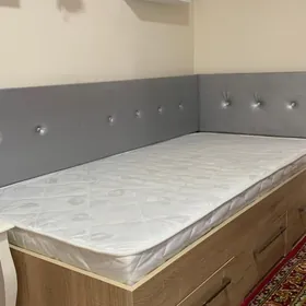 кровать