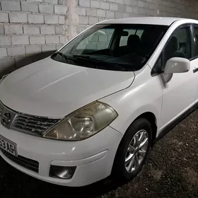 Nissan Versa 2011