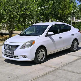 Nissan Versa 2011