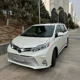 Toyota Sienna 2018