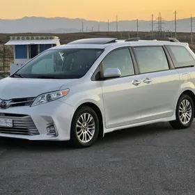 Toyota Sienna 2019