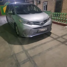 Toyota Sienna 2011