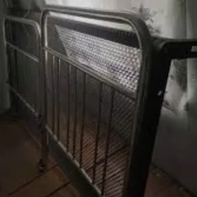 кровать
