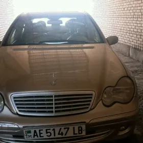 Mercedes-Benz C-Class 2005